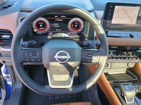 Used 2025 Nissan Rogue Platinum w/ Tech Package image 12