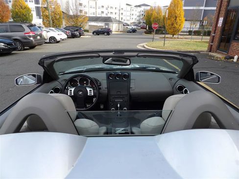 Used 2006 Nissan 350Z Touring image 9