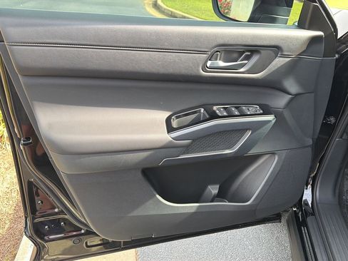 New 2026 Nissan Pathfinder SL FWD image 16