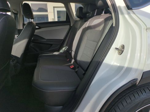 Used 2023 Volkswagen Taos SE AWD/4WD image 26
