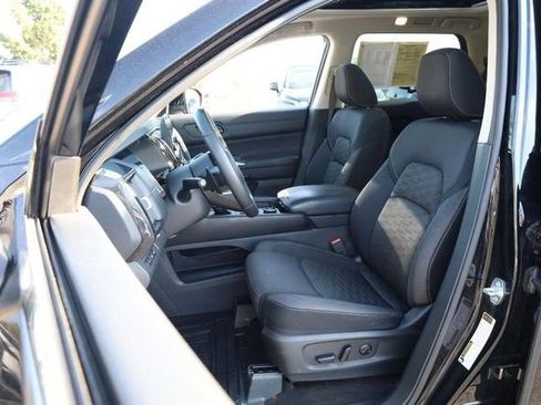 Certified 2023 Nissan Pathfinder SV w/ SV Premium Package AWD/4WD image 10