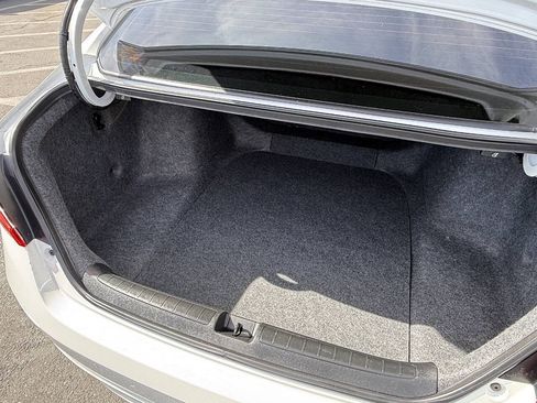 Used 2018 Honda Accord Touring image 17