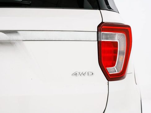 Used 2017 Ford Explorer XLT w/ Equipment Group 202A image 35