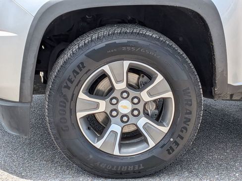 Used 2015 Chevrolet Colorado Z71 AWD/4WD image 12