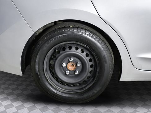 Used 2017 Hyundai Elantra SE image 32