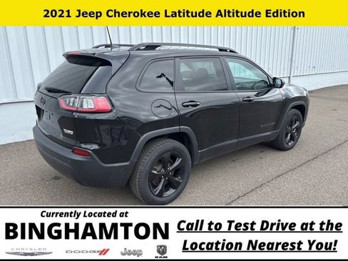 Used 2021 Jeep Cherokee Latitude Plus AWD/4WD image 7