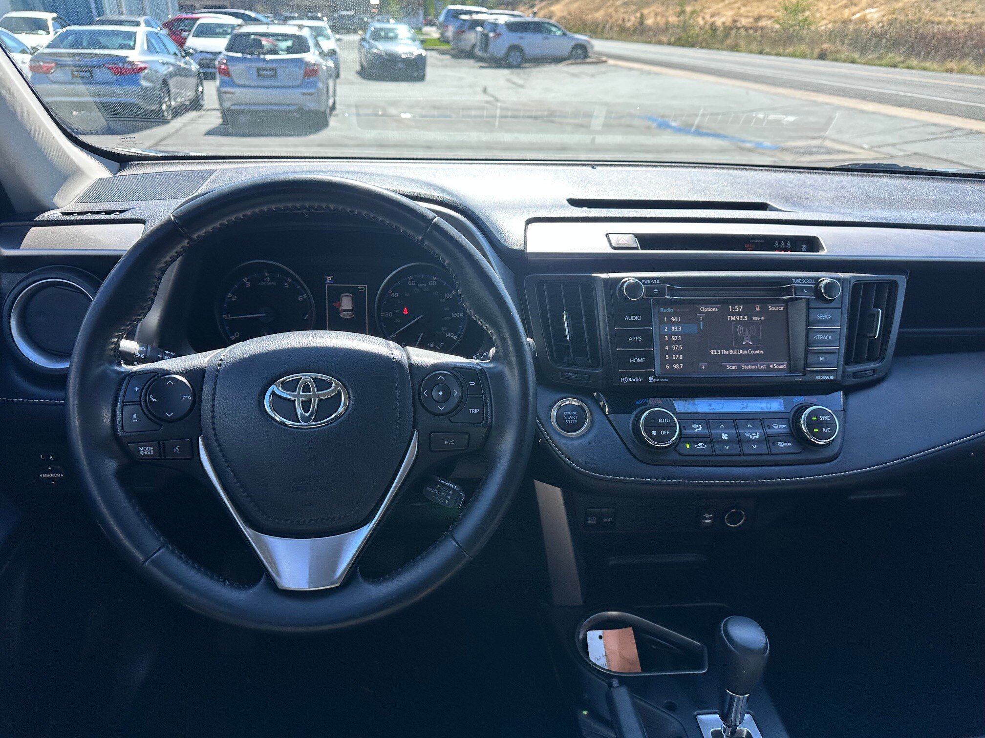 Used 2018 Toyota RAV4 XLE AWD/4WD image 7