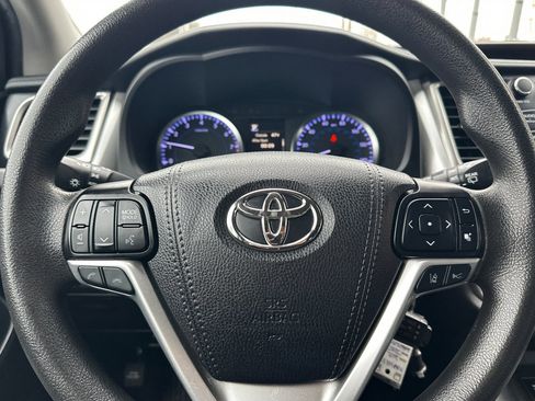 Used 2019 Toyota Highlander LE image 23