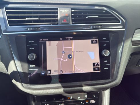 Used 2022 Volkswagen Tiguan SEL R-Line image 12