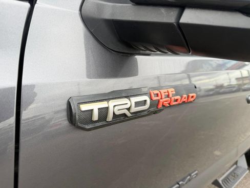 Used 2016 Toyota Tacoma TRD Off-Road w/ Premium & Technology Package AWD/4WD image 40