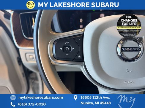 Used 2022 Volvo XC60 B5 Momentum image 15