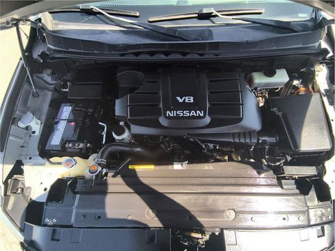 Used 2018 Nissan Titan SV image 18
