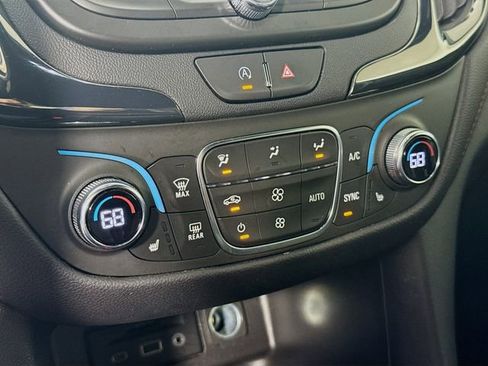 Used 2023 Chevrolet Equinox RS w/ RS Leather Package FWD image 17