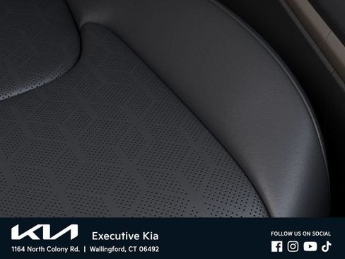 New 2026 Kia Carnival FWD image 24