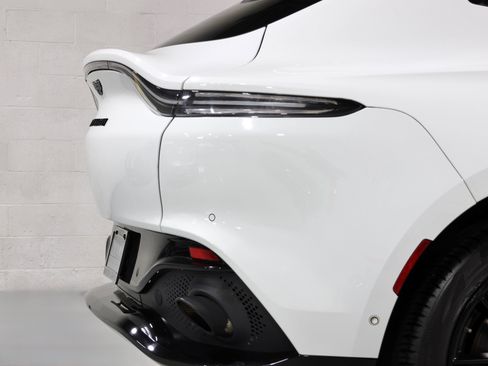 Used 2021 Aston Martin DBX AWD/4WD image 37