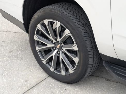 Used 2025 Chevrolet Suburban High Country image 5