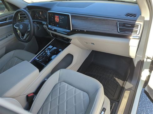 Used 2025 Volkswagen Atlas SEL Premium R-Line image 22