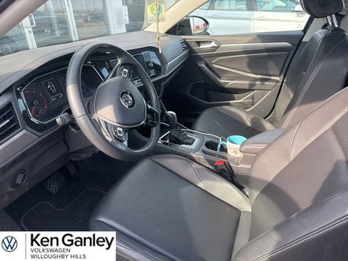 Used 2020 Volkswagen Jetta SE image 2