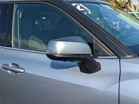 Used 2021 Toyota Highlander Platinum image 12