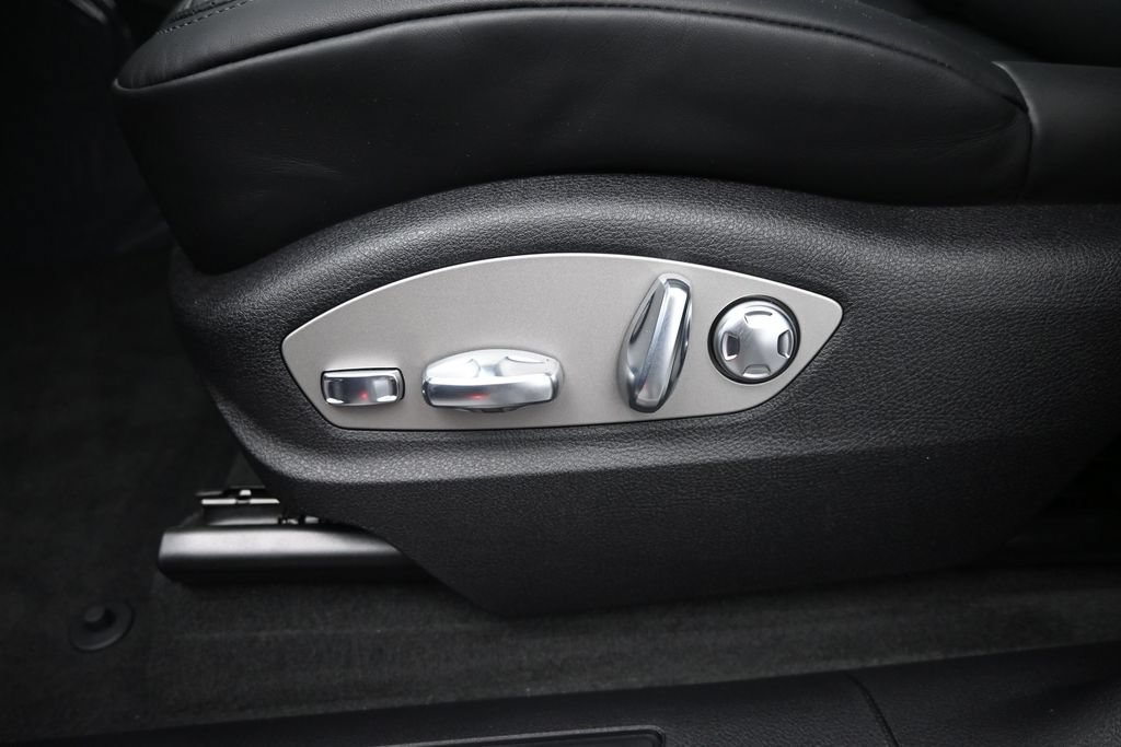 New 2026 Porsche Macan AWD/4WD image 13