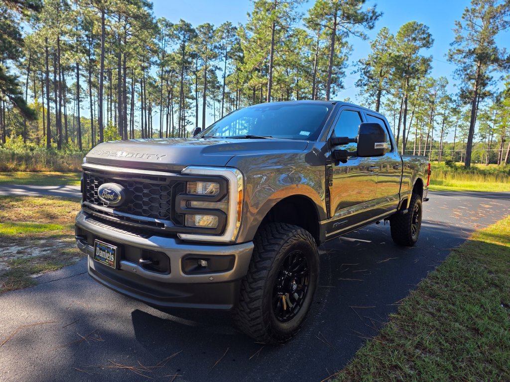Used 2024 Ford F250 Lariat w/ Lariat Ultimate Package AWD/4WD image 1
