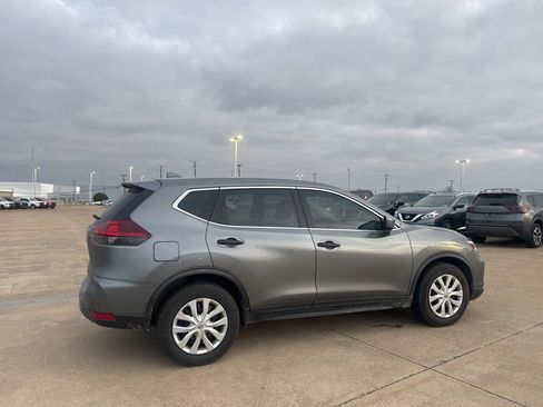 Used 2018 Nissan Rogue S image 24