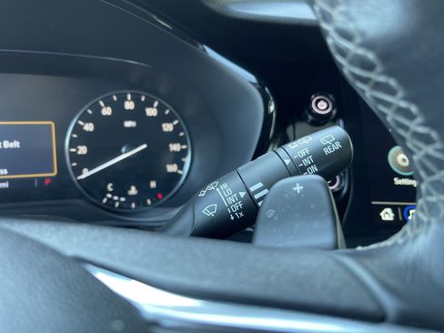 Used 2023 Buick Envision Preferred image 21