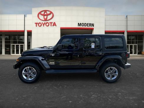 Used 2022 Jeep Wrangler Unlimited Sahara AWD/4WD image 7