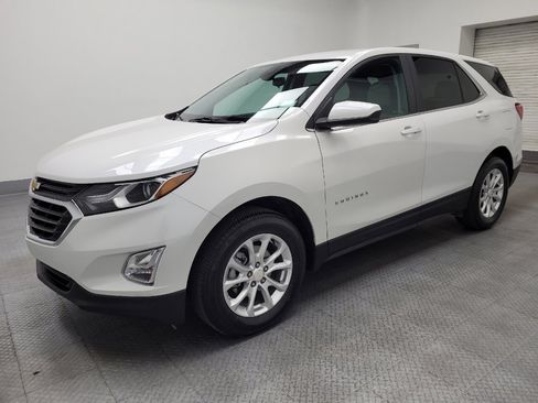 Used 2021 Chevrolet Equinox LT image 2