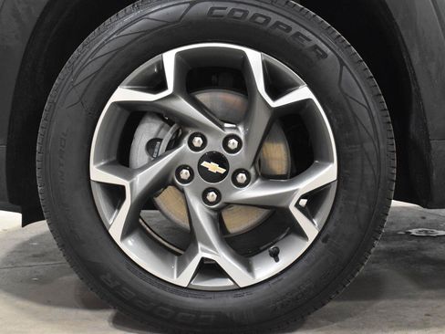 Used 2025 Chevrolet Trax LT FWD image 31