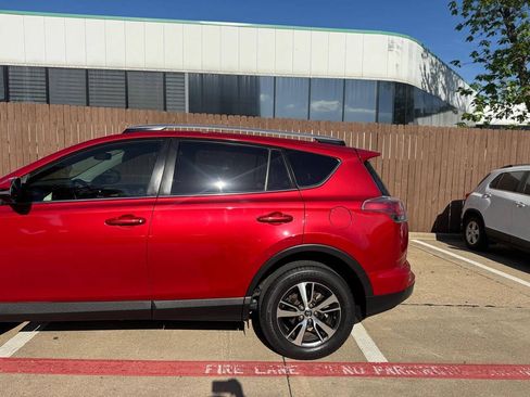 Used 2017 Toyota RAV4 XLE FWD image 4
