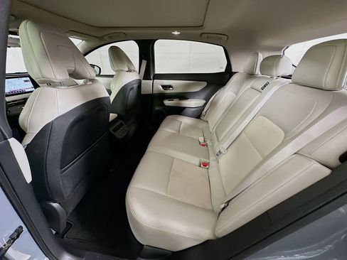 Used 2023 Nissan Ariya FWD image 29