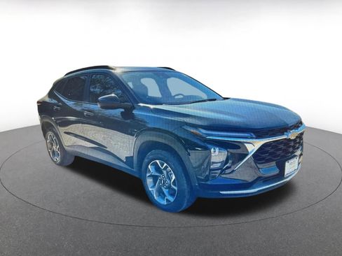 Used 2025 Chevrolet Trax LT image 6