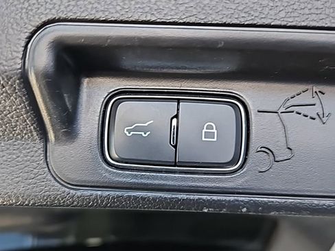 Used 2022 Ford Explorer Platinum w/ Equipment Group 601A image 22