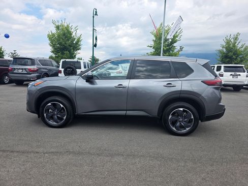 Used 2024 Nissan Rogue SV image 9