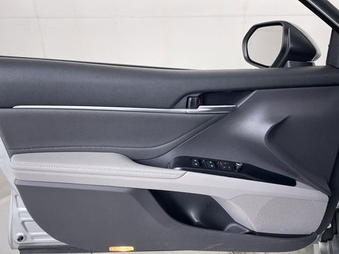 Used 2018 Toyota Camry XLE w/ Four Season Floor Mat Package image 10