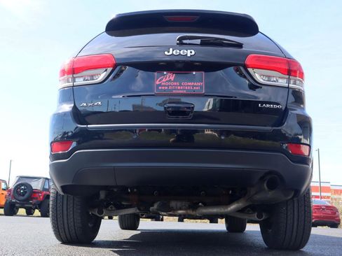 Used 2019 Jeep Grand Cherokee Laredo w/ 18" Wheel & 8.4" Radio Group image 9