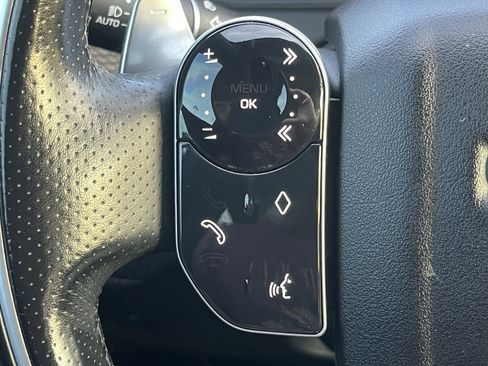 Used 2018 Land Rover Range Rover Velar R-Dynamic SE AWD/4WD image 19