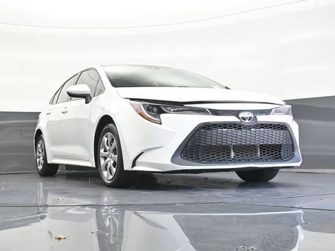 Used 2021 Toyota Corolla LE FWD image 29
