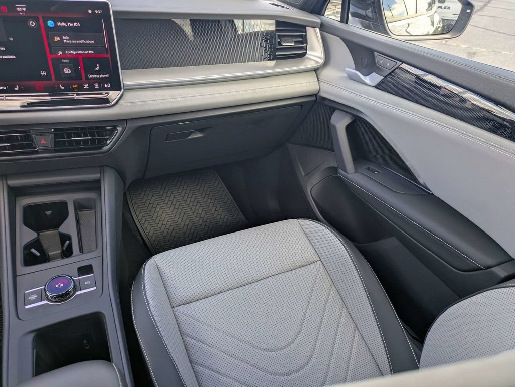 New 2026 Volkswagen Tiguan SE R-Line FWD image 17