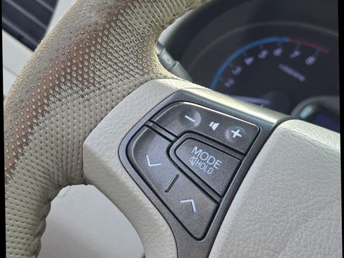 Used 2013 Toyota Sienna XLE image 25