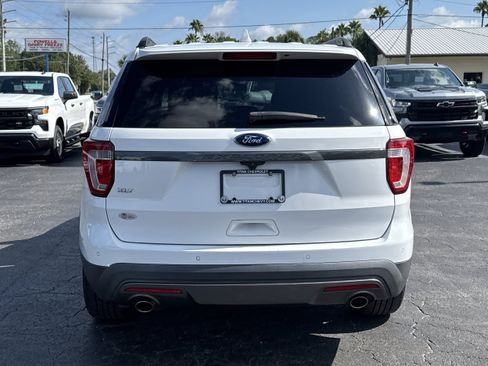 Used 2017 Ford Explorer XLT w/ Equipment Group 202A FWD image 7