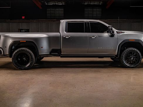 Used 2025 GMC Sierra 3500 Denali w/ Denali Reserve Package AWD/4WD image 11