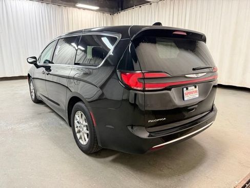 Used 2025 Chrysler Pacifica Select FWD image 8