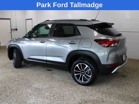 Used 2025 Chevrolet TrailBlazer LT w/ LT Cold Weather Package AWD/4WD image 2