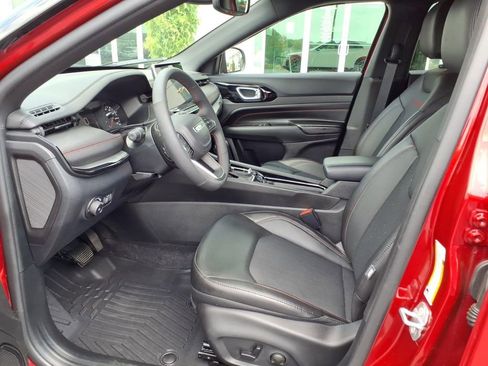 Used 2026 Jeep Compass Trailhawk AWD/4WD image 14