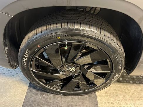 Certified 2024 Volkswagen Taos SEL AWD/4WD image 8
