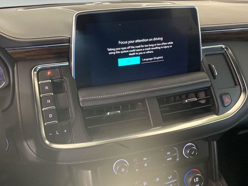Used 2024 Chevrolet Suburban Premier AWD/4WD image 18