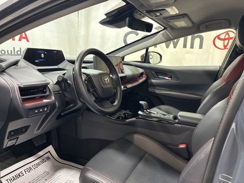 Used 2025 Toyota Prius Plug-In Hybrid FWD image 25