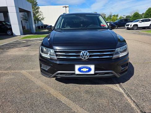 Used 2020 Volkswagen Tiguan SE w/ 3rd Row Seat Package AWD/4WD image 6
